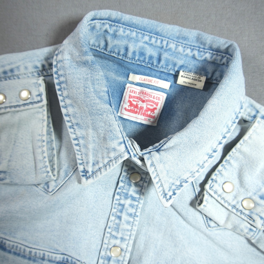 Levi's Chambray Pearl Snap Western Cowgirl Rodeo Work Women Shirt XS Denim Fade